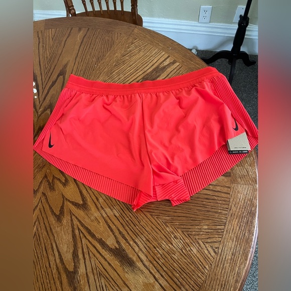 Nike Running AeroSwift 3 inch pleated shorts - Picture 3 of 11